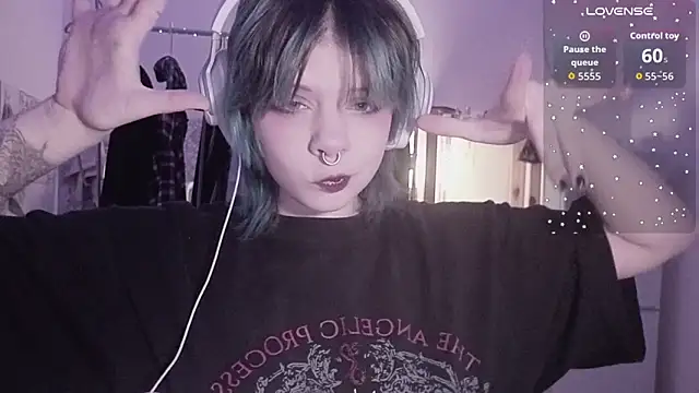 Snapshot of Alice_Zev chatting on January 7, 2026, 11:18 pm Alice Zev online show from January 7, 2026, 11:18 pm