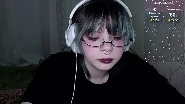 Snapshot of Alice_Zev chatting on January 13, 2026, 11:10 pm Alice Zev online show from January 13, 2026, 11:10 pm