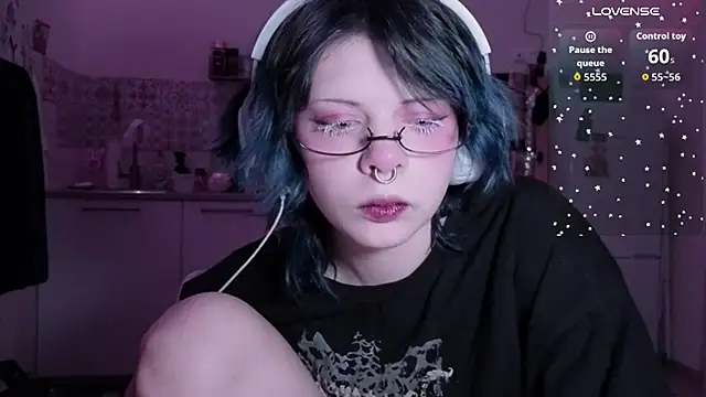 Snapshot of Alice_Zev chatting on February 12, 2026, 11:22 pm Alice Zev online show from February 12, 2026, 11:22 pm