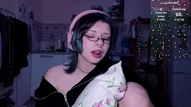 Snapshot of Alice_Zev chatting on February 19, 2026, 11:34 pm Alice Zev online show from February 19, 2026, 11:34 pm