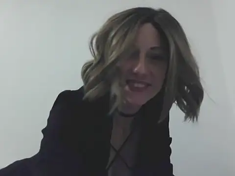 Snapshot of MadMadelin chatting on October 6, 2025, 12:41 am MadMadelin online show from October 6, 2025, 12:41 am
