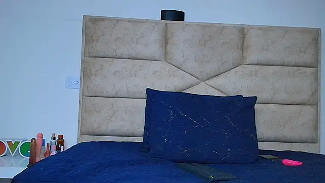 Snapshot of Angell_cooper chatting on December 3, 2025, 12:14 pm Angell cooper online show from December 3, 2025, 12:14 pm