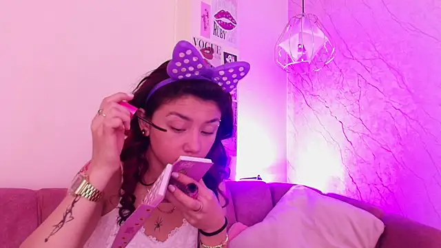 Snapshot of april_bennett chatting on October 16, 2025, 12:17 pm april bennett online show from October 16, 2025, 12:17 pm