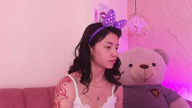 Snapshot of april_bennett chatting on November 7, 2025, 12:38 pm april bennett online show from November 7, 2025, 12:38 pm