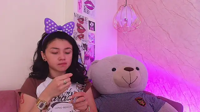 Snapshot of april_bennett chatting on November 14, 2025, 12:26 pm april bennett online show from November 14, 2025, 12:26 pm