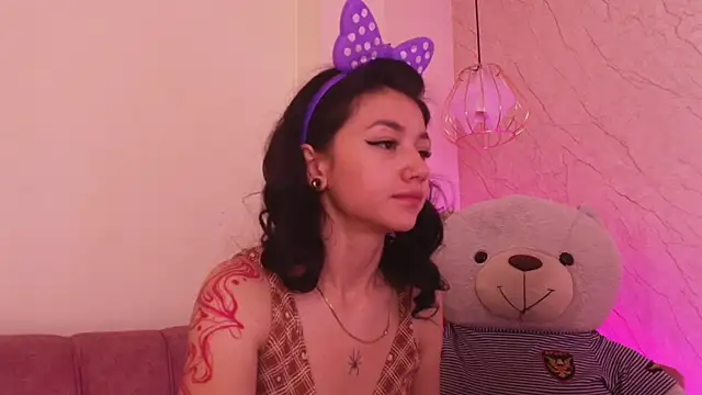 Snapshot of april_bennett chatting on November 22, 2025, 12:15 pm april bennett online show from November 22, 2025, 12:15 pm