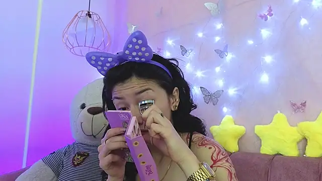 Snapshot of april_bennett chatting on November 28, 2025, 12:41 pm april bennett online show from November 28, 2025, 12:41 pm