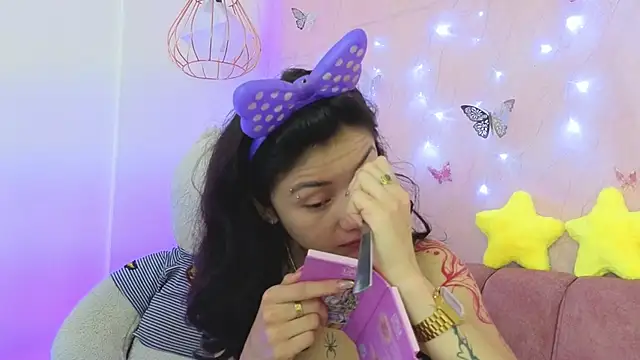 Snapshot of april_bennett chatting on December 3, 2025, 1:09 pm april bennett online show from December 3, 2025, 1:09 pm