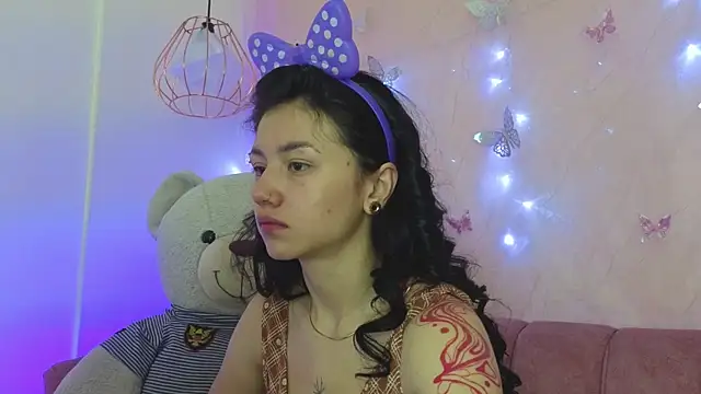 Snapshot of april_bennett chatting on December 4, 2025, 12:36 pm april bennett online show from December 4, 2025, 12:36 pm