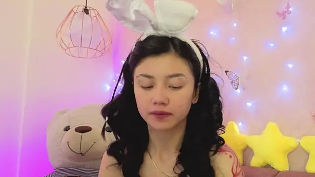 Snapshot of april_bennett chatting on December 15, 2025, 12:31 pm april bennett online show from December 15, 2025, 12:31 pm