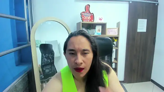 Snapshot of LeilaSmith_ chatting on November 4, 2025, 1:21 pm LeilaSmith online show from November 4, 2025, 1:21 pm