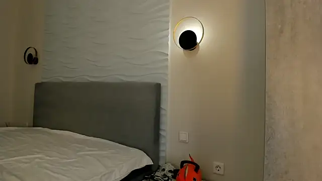 yanyaan online show from November 15, 2025, 3:15 am