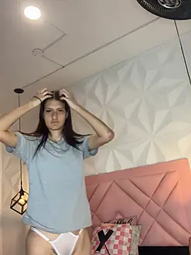 Caroline daring online show from May 21, 2026, 1:51 pm