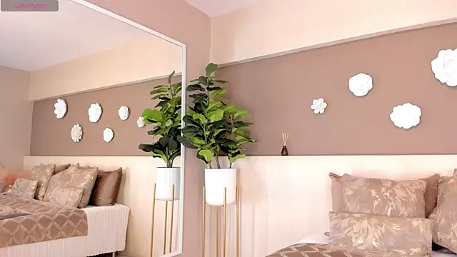 VictoriaShelby online show from November 13, 2025, 12:37 pm