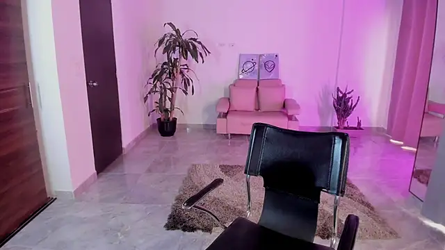 Snapshot of Candy_fox_19 chatting on December 5, 2025, 6:48 pm Candy fox 19 online show from December 5, 2025, 6:48 pm