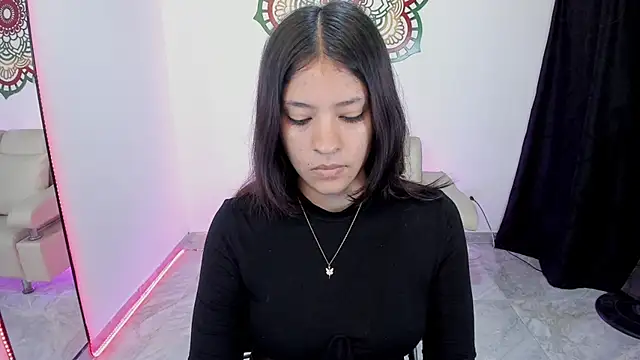Candy fox 19 online show from June 23, 2026, 3:32 pm
