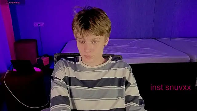 LouieEvans online show from October 10, 2025, 4:06 pm