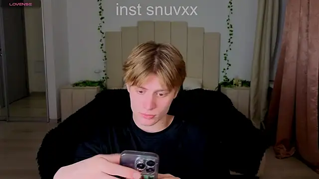 LouieEvans online show from October 29, 2025, 9:27 pm