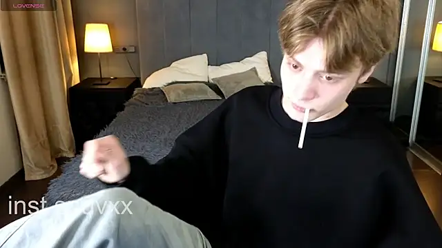 LouieEvans online show from November 9, 2025, 9:35 pm