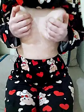 Snapshot of Lamya-dalo3a chatting on March 7, 2026, 1:02 am Lamya-dalo3a online show from March 7, 2026, 1:02 am