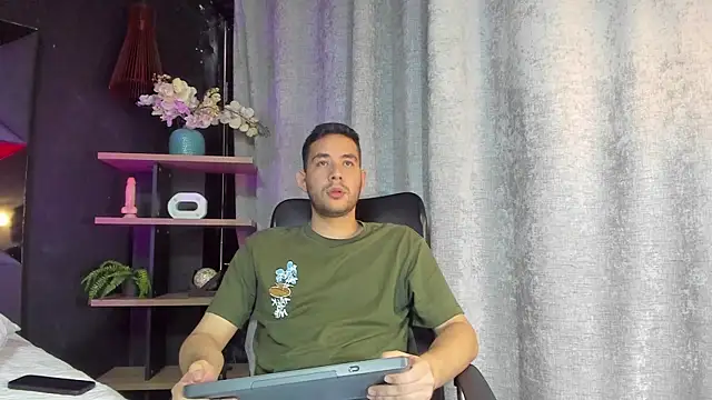 Snapshot of matti_de_lucaa chatting on September 10, 2025, 5:35 pm matti de lucaa online show from September 10, 2025, 5:35 pm