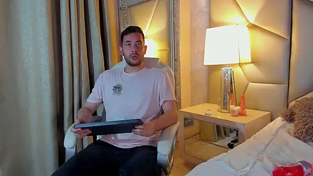 Snapshot of matti_de_lucaa chatting on September 30, 2025, 5:29 pm matti de lucaa online show from September 30, 2025, 5:29 pm