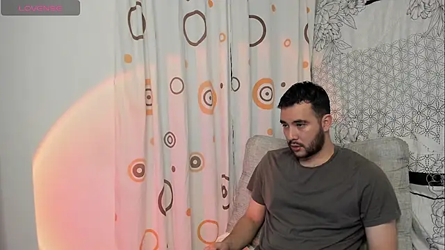 Snapshot of matti_de_lucaa chatting on December 17, 2025, 6:47 pm matti de lucaa online show from December 17, 2025, 6:47 pm