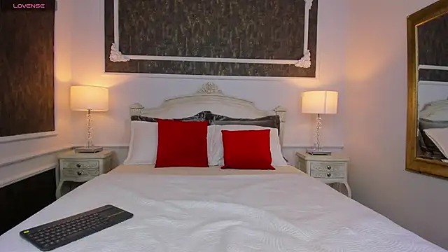 SharonBonet online show from October 21, 2025, 11:33 am