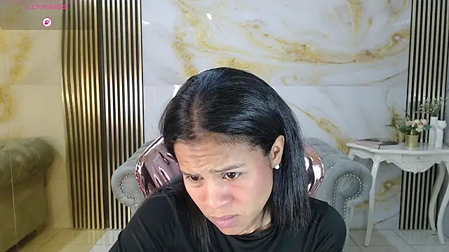 catalina5 s online show from November 24, 2025, 1:11 pm