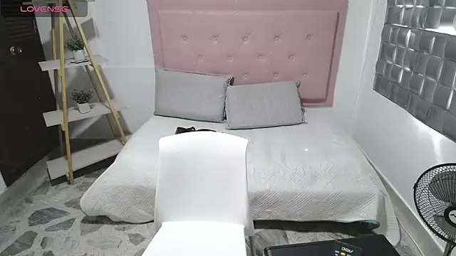 Dulce  Lovee online show from November 9, 2025, 2:37 pm