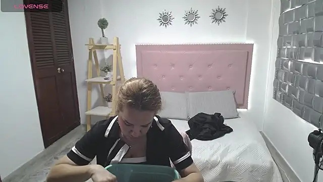 Dulce  Lovee online show from November 21, 2025, 1:21 pm