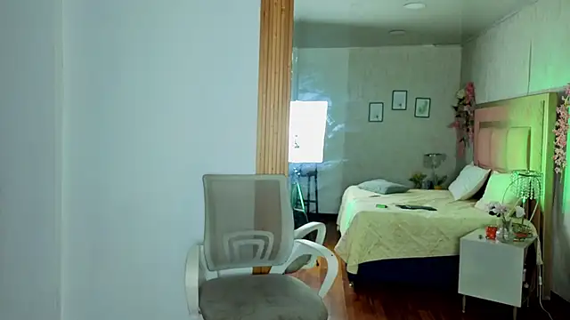 Snapshot of RobinBennett chatting on February 1, 2026, 12:26 pm RobinBennett online show from February 1, 2026, 12:26 pm