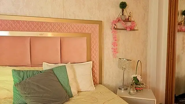 Snapshot of RobinBennett chatting on February 7, 2026, 12:09 pm RobinBennett online show from February 7, 2026, 12:09 pm