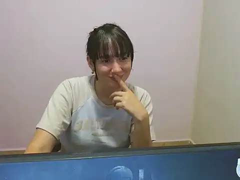 butterflyfree1 online show from September 19, 2025, 4:36 am