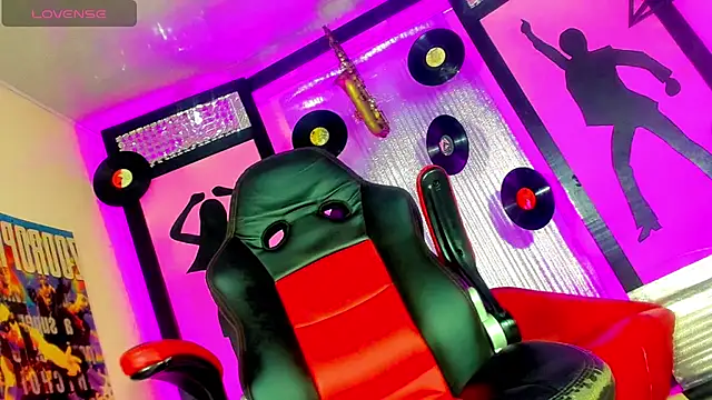 Snapshot of Alondra_Campbell chatting on October 17, 2025, 3:20 am Alondra Campbell online show from October 17, 2025, 3:20 am