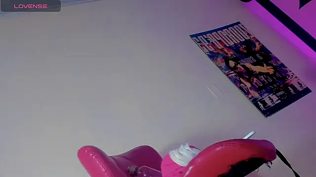 Snapshot of Alondra_Campbell chatting on October 31, 2025, 3:29 am Alondra Campbell online show from October 31, 2025, 3:29 am