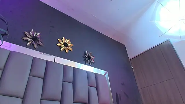 kissme luna online show from November 11, 2025, 7:03 pm