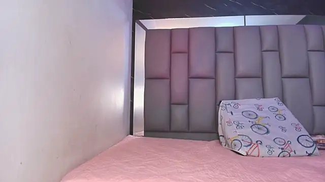 kissme luna online show from November 18, 2025, 7:18 pm