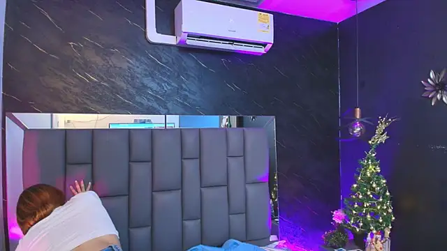 kissme luna online show from November 27, 2025, 7:05 pm