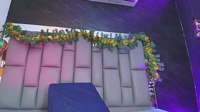 kissme luna online show from December 5, 2025, 6:59 pm