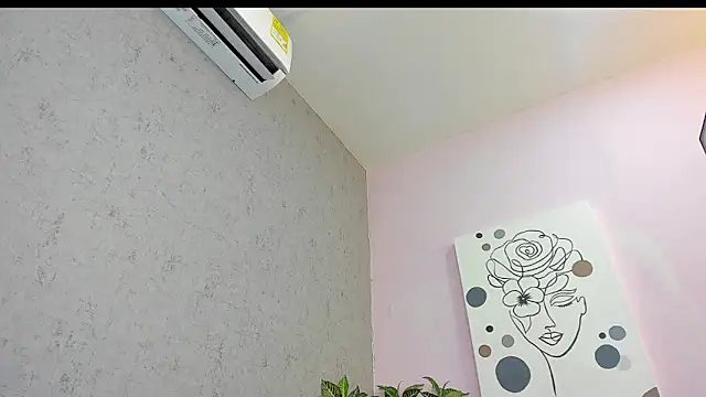 Snapshot of kissme_luna chatting on February 10, 2026, 7:07 pm kissme luna online show from February 10, 2026, 7:07 pm