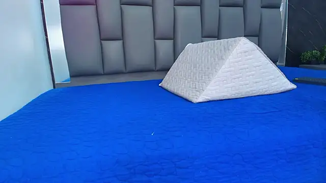 Snapshot of kissme_luna chatting on February 28, 2026, 7:04 pm kissme luna online show from February 28, 2026, 7:04 pm