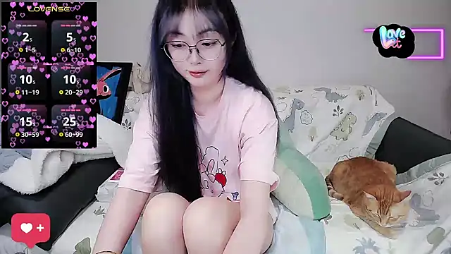 baby-yaya20 online show from October 30, 2025, 11:44 am