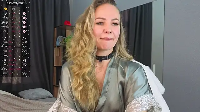 Hloya Mei online show from October 23, 2025, 2:44 am