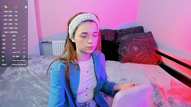 Snapshot of FlexyFox chatting on February 5, 2026, 4:22 pm FlexyFox online show from February 5, 2026, 4:22 pm