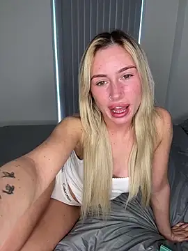 SexySaraxxoo online show from March 15, 2026, 11:49 am