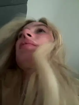 SexySaraxxoo online show from March 29, 2026, 1:44 pm