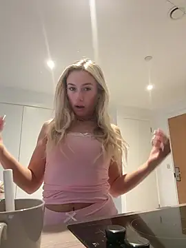 SexySaraxxoo online show from March 31, 2026, 8:48 am