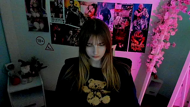 Snapshot of NeyliDream chatting on December 18, 2025, 1:28 pm NeyliDream online show from December 18, 2025, 1:28 pm