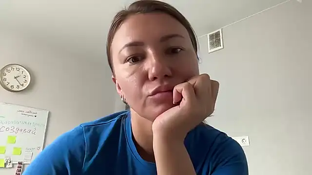 Snapshot of Caliraa chatting on July 11, 2026, 10:29 am Caliraa online show from July 11, 2026, 10:29 am